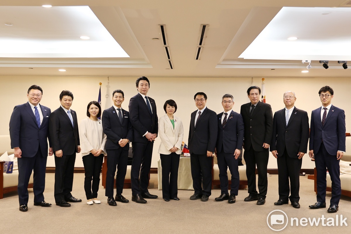 日本自民黨新任青年局長鈴木貴子眾議員初次訪台，特率局長代理藤井一博參議員、國際部長金子俊平眾議員、國際副部長山本左近眾議員、友納里緒參議員等人，至台南拜會黃偉哲市長。 圖：台南市政府提供
