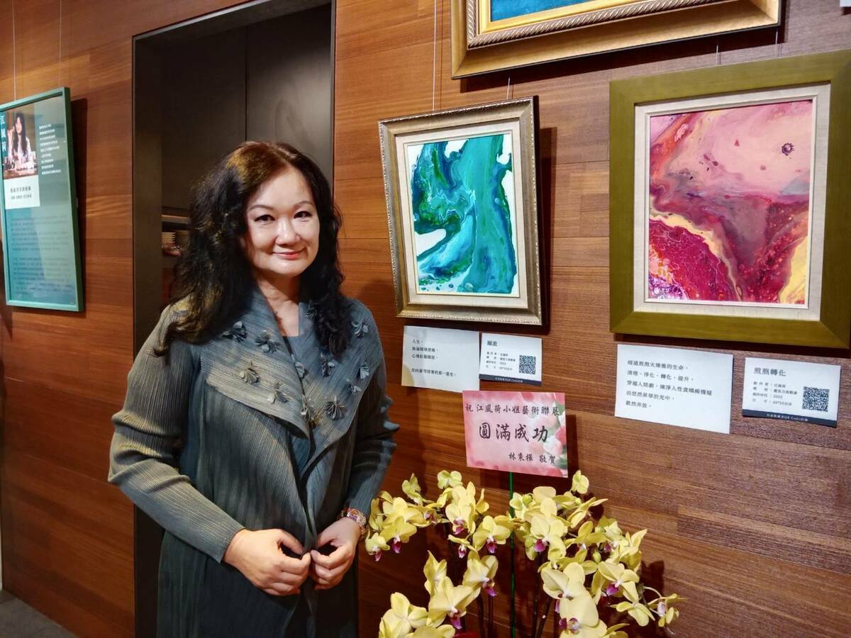 藝術香氛療癒師江風荷從事琉璃與流動畫創作。 圖：孫家銘攝
