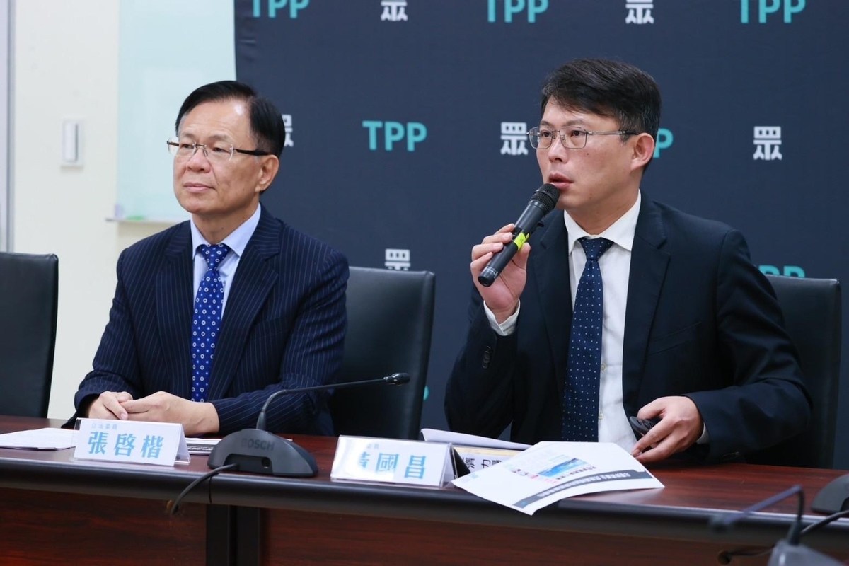 民眾黨立委黃國昌（右）、張啓楷（左）。 圖：民眾黨 / 提供