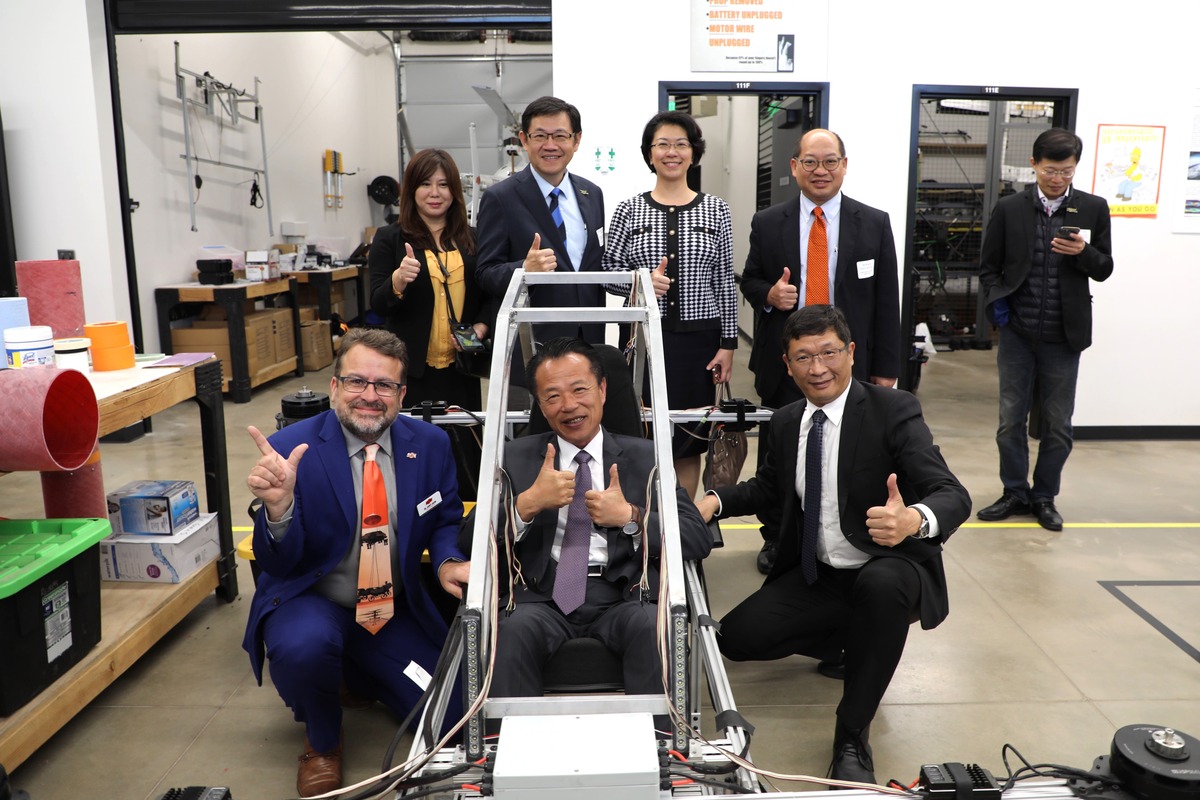 翁章梁前往參訪奧克拉荷馬州立大學奧洲航太研究暨教育研究所參訪。 圖：嘉義縣政府提供