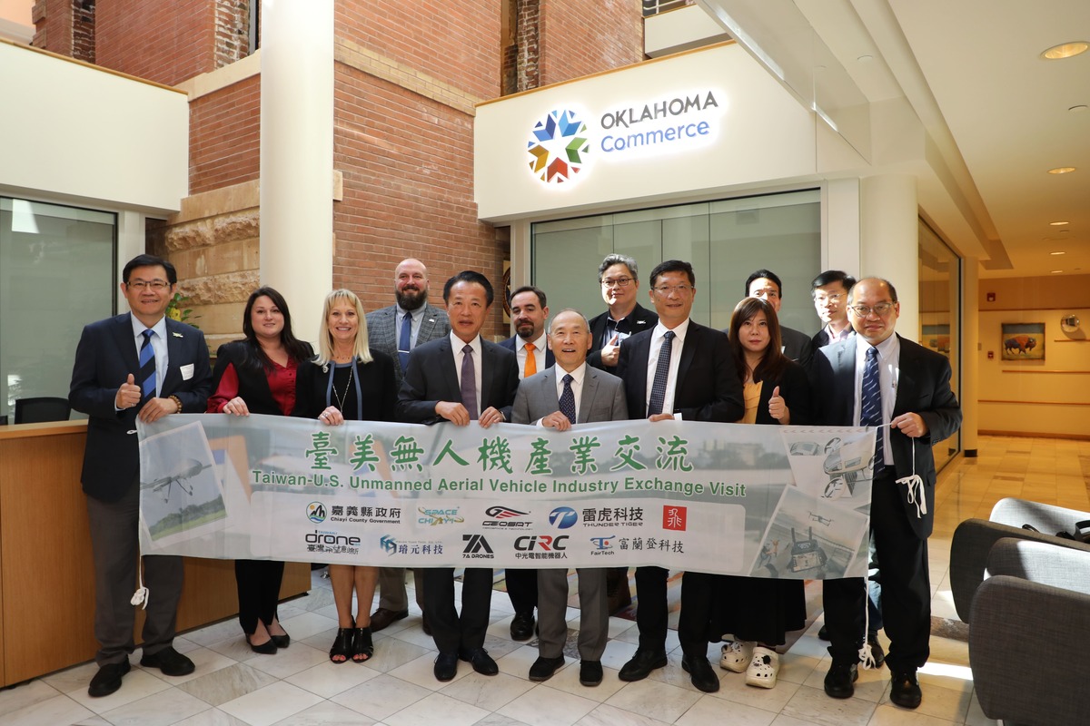 翁章梁率團前往美國奧克拉荷馬州進行台奧無人機產業交流座談會。 圖：嘉義縣政府提供