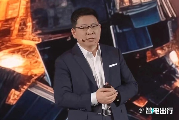 在追尾事故發生後，華為發布人事調整消息，余承東卸任華為公司終端 BG CEO 的職務，但仍保留終端 BG 董事長的職務。 圖：翻攝自 智電出行