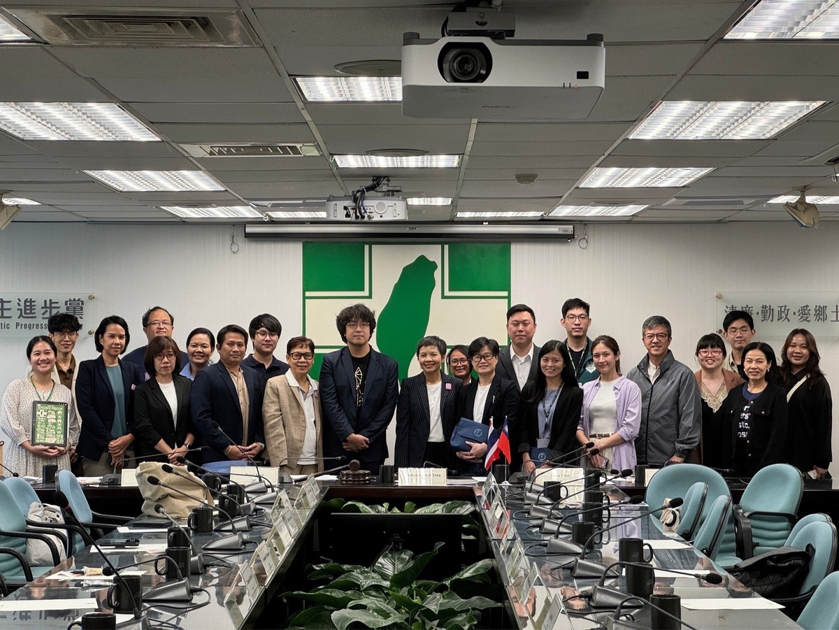 德國弗里德里希諾曼基金會(Friedrich Naumann Foundation Thailand Office)泰國辦公室與泰國COFACT(COFACT Thailand)訪團昨(3)日到訪民進黨 圖：民進黨/提供