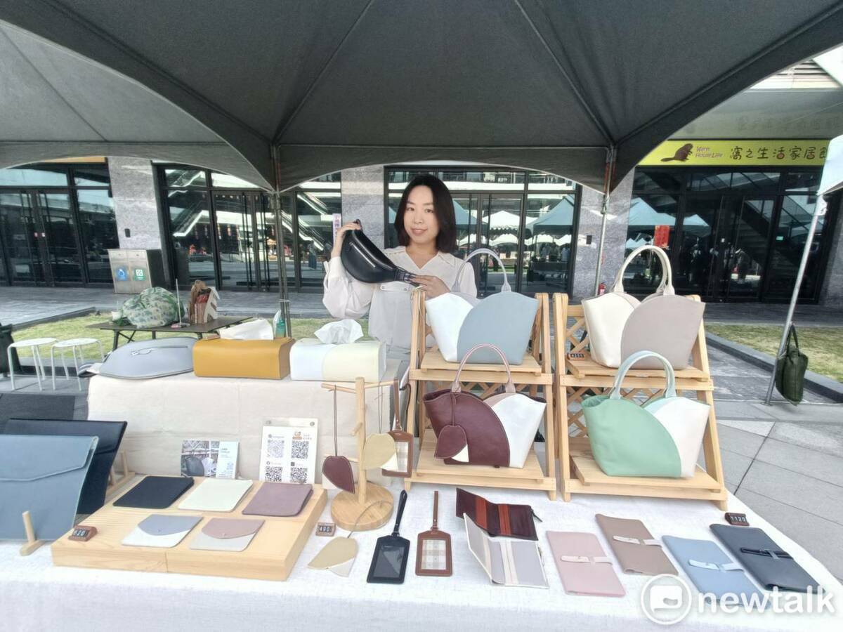 街頭藝術嘉年華也有靜態展攤位。 圖：唐復年/攝