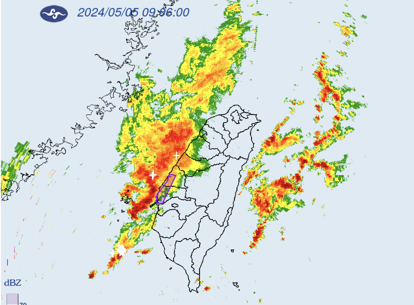 強烈雷雨帶正在影響澎湖，當地已出現劇烈雨勢。 圖片來源/氣象署