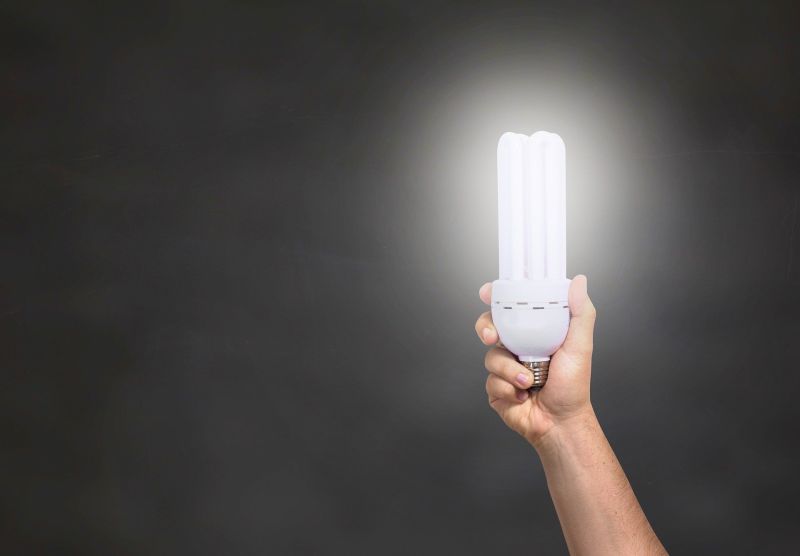 ▲說到家裡最常用且數量最多的電器用品，就是一盞盞的燈具，若能讓燈泡的耗電量降低，累積下來就能省下不少電費。（圖／取自《Pixabay》）