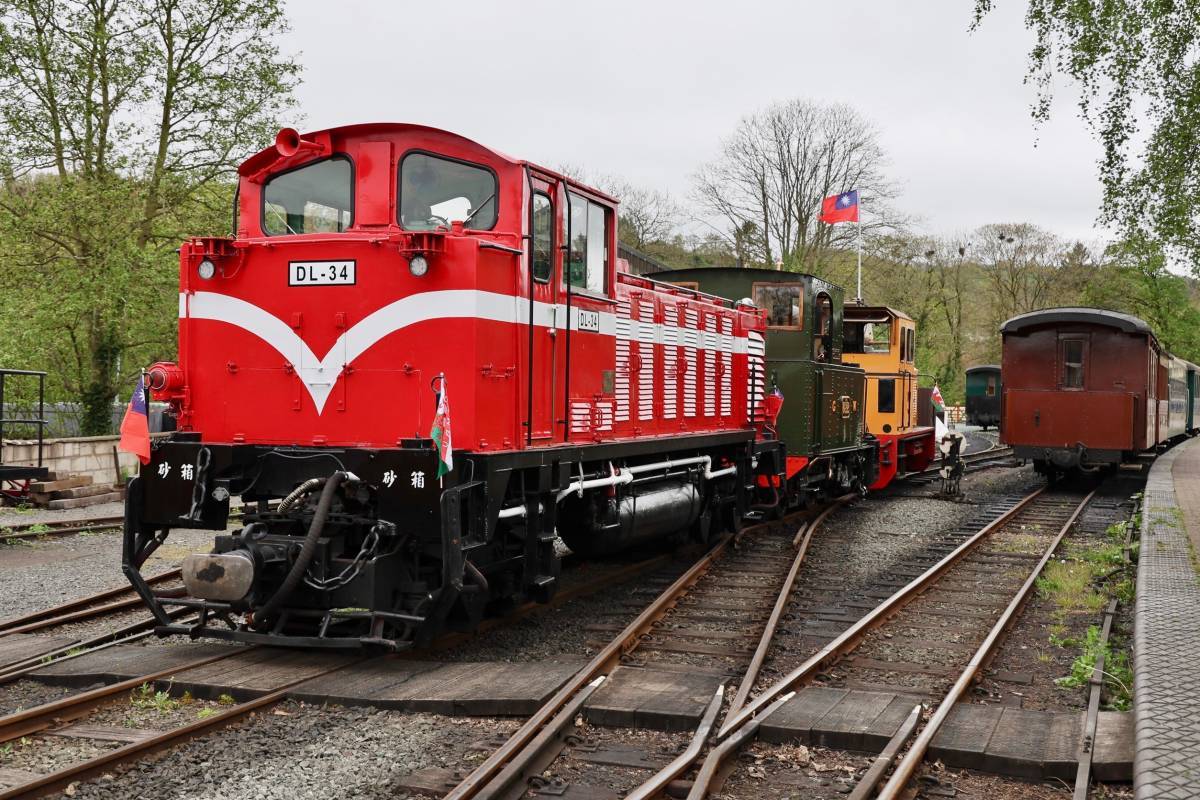 阿里山林業鐵路的DL-34柴油機關車，於2022年簽訂契約，同意以三年為期，出借DL-34給英國威爾普蘭菲爾鐵路。 圖：林業及自然保育署／提供