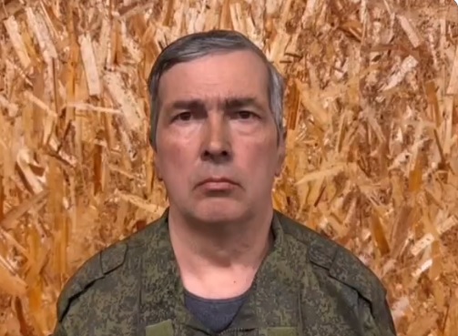 57 歲的俄軍中士尤里．加盧什科( Yuriy Galushko )擊殺 6 名指揮官後，帶著自己的 AK-12 突擊步槍失蹤，俄軍認為他會逃往烏克蘭，對他發布通緝令。 圖：翻攝自 @igorsushko X 帳號