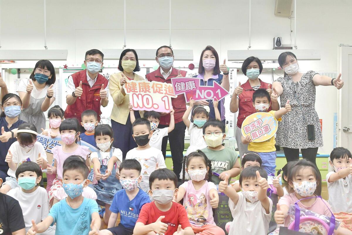 因應腸病毒高峰期來臨，侯友宜提醒家長及學校師長須特別留意孩童健康，加強宣導勤洗手。 圖：新北市政府/提供