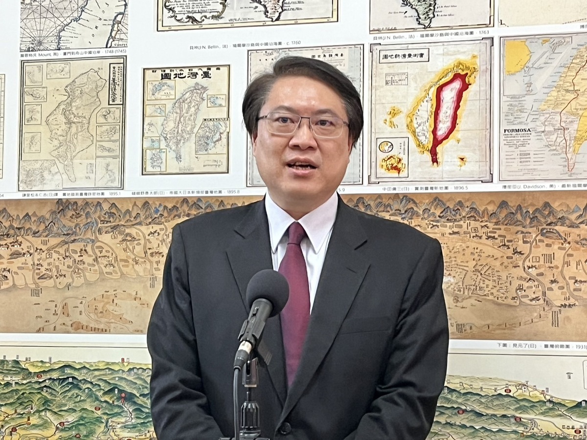 民眾黨立委黃國昌批卡蘆洲發展，內政部長林右昌反指他「不了解地方發展」。 圖：金大鈞/攝