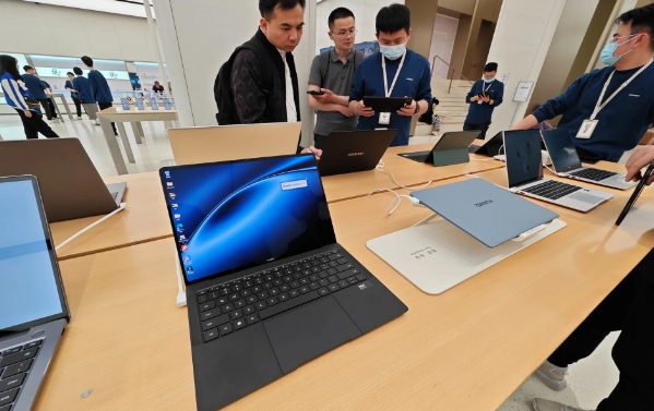 華為發表首款支援人工智慧的筆記型電腦 MateBook X Pro。 圖 : 翻攝自視覺中國