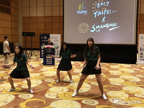 北一女學生在現場跳街舞。 圖：周煊惠/攝