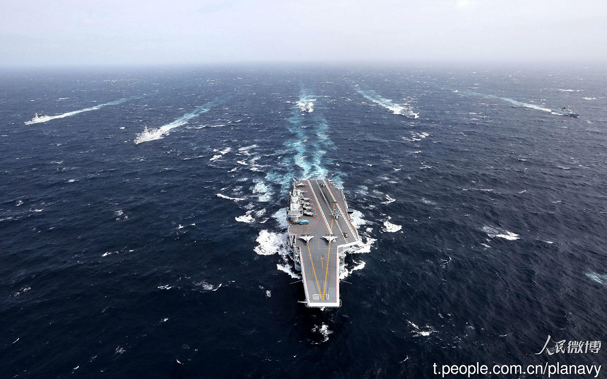 為了反制美國軍機偵察，《環球時報》社評主張，中國海軍也應該走出去，航空母艦遼寧號可以到美國基地海域訓練。 圖：截自中國海軍微博