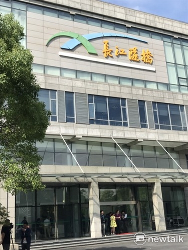 長江隧橋管中心建築外觀。 圖：周煊惠／攝