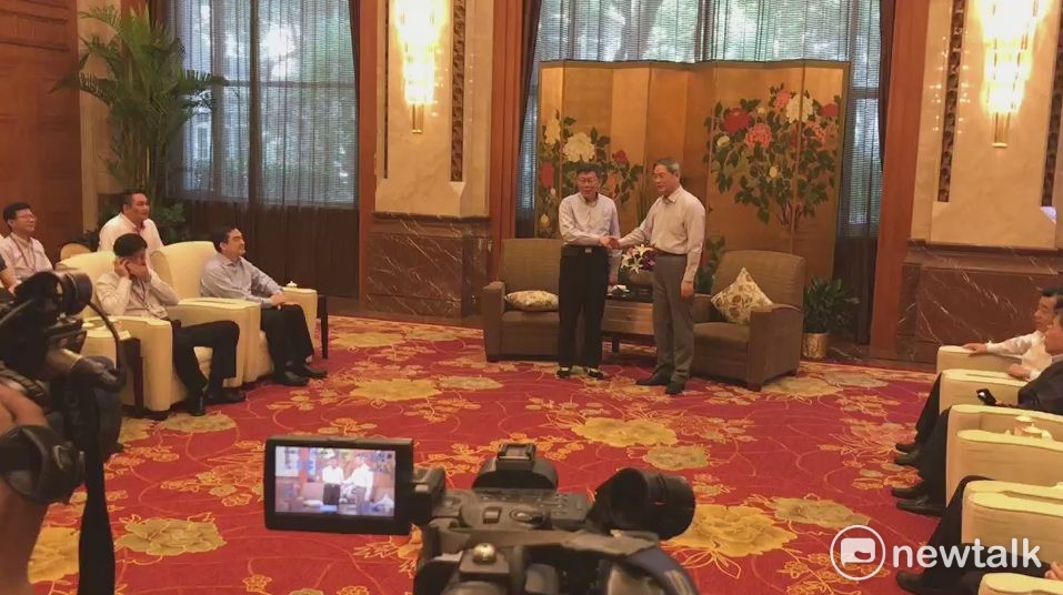 台北市長柯文哲與國台辦主任張志軍，柯張會現場。 圖：周煊惠/攝