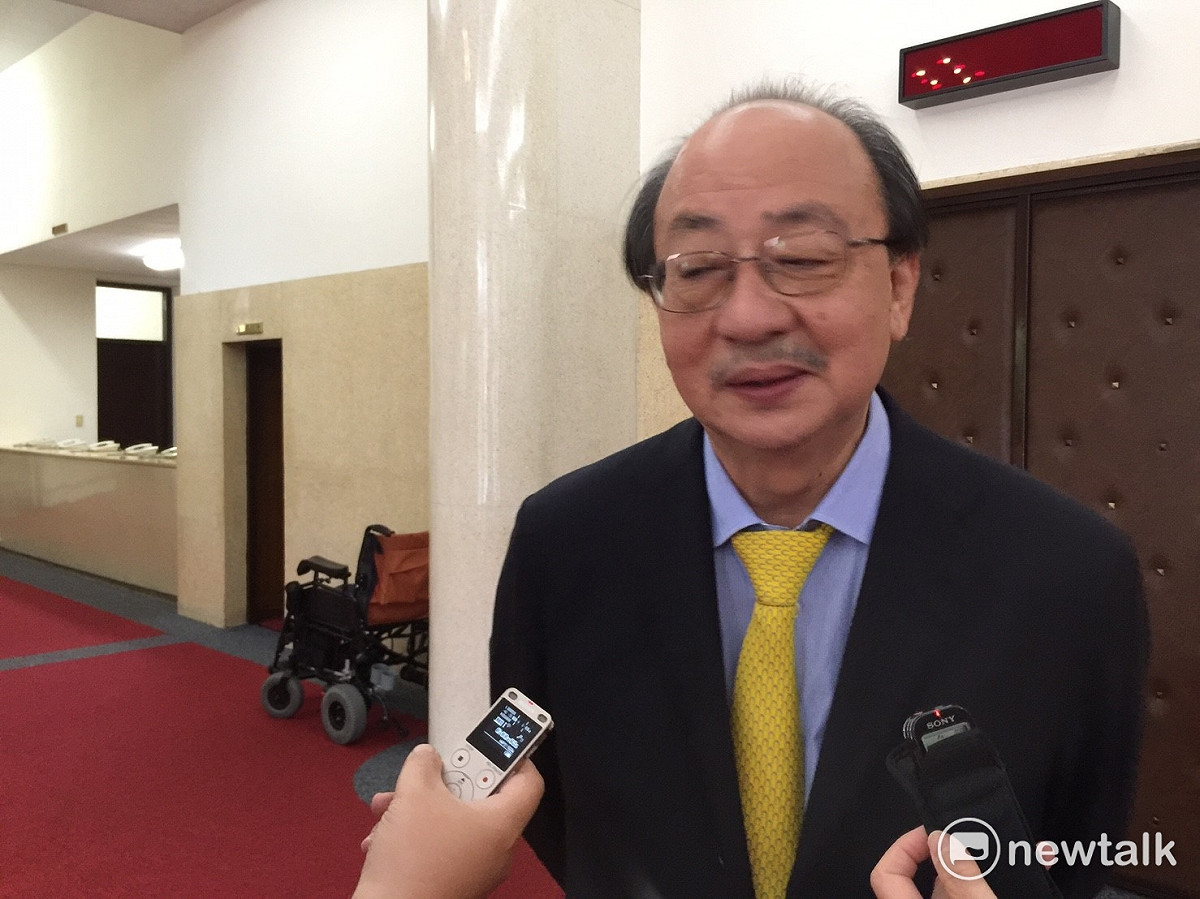 針對在野黨3日一整天的發言，希望拖延前瞻審查時間，民進黨團總召柯建銘表示，民進黨展現最大誠意，不過前瞻條例明天中午就會進入院會審查。 圖：林人芳／攝