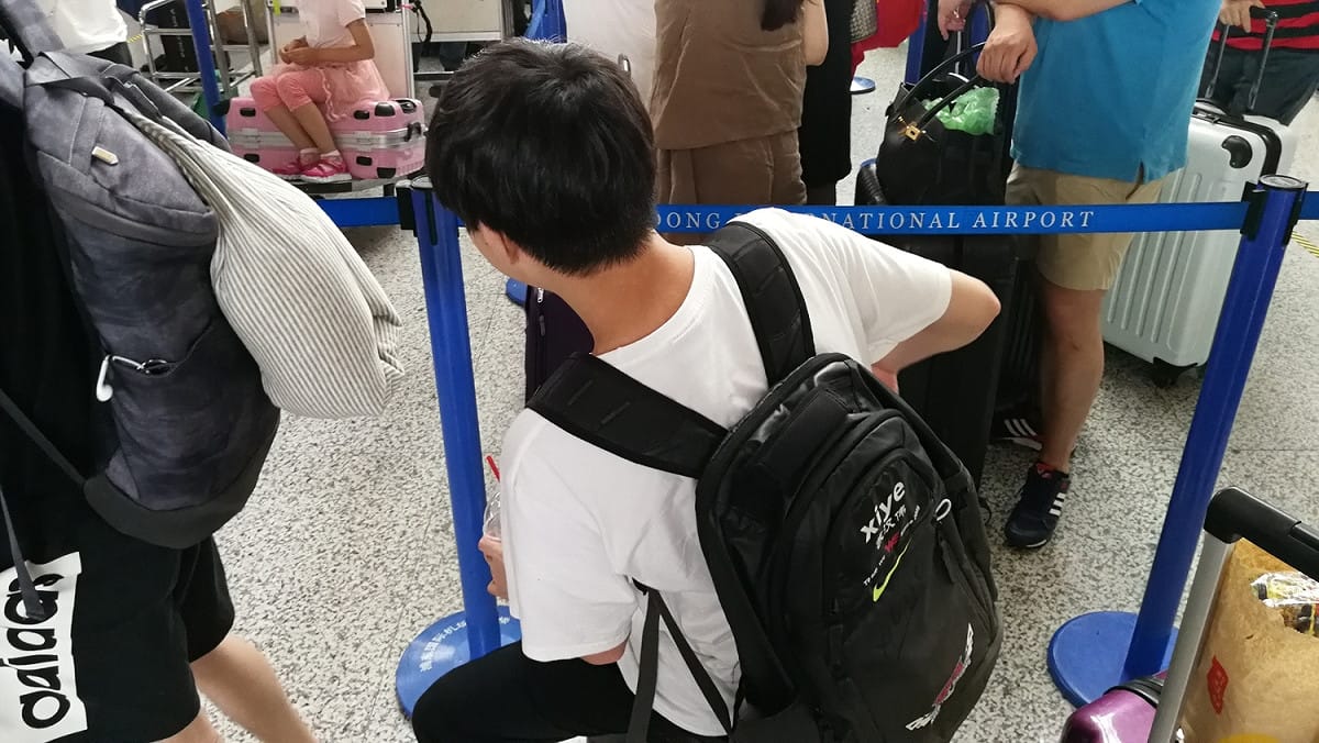Team WE中路選手「xiye」（兮夜）蘇漢偉的背包上繡有自己的ID。 圖：翻攝自WE 官方微博