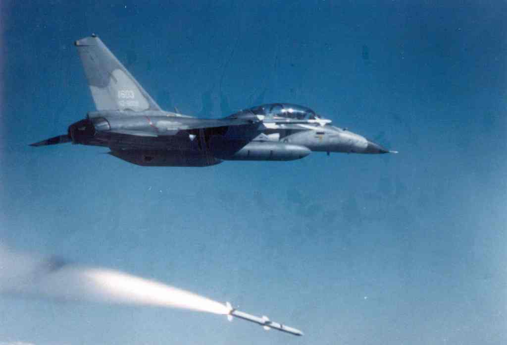 空軍第一聯隊上午進行例行演練的時候，一架IDF鼻輪斷裂。 圖：翻攝自中科院網站