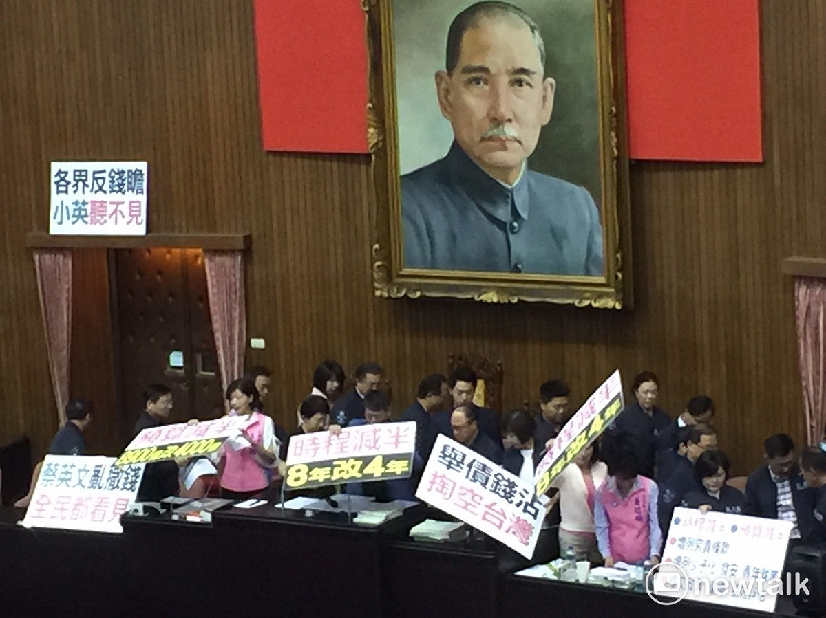 由於前瞻特別條例5日可望完成三讀，據悉民進黨團已達成共識，最快12日召開第二次臨時會，以趕赴17日進入委員會審查。 圖：林人芳／攝