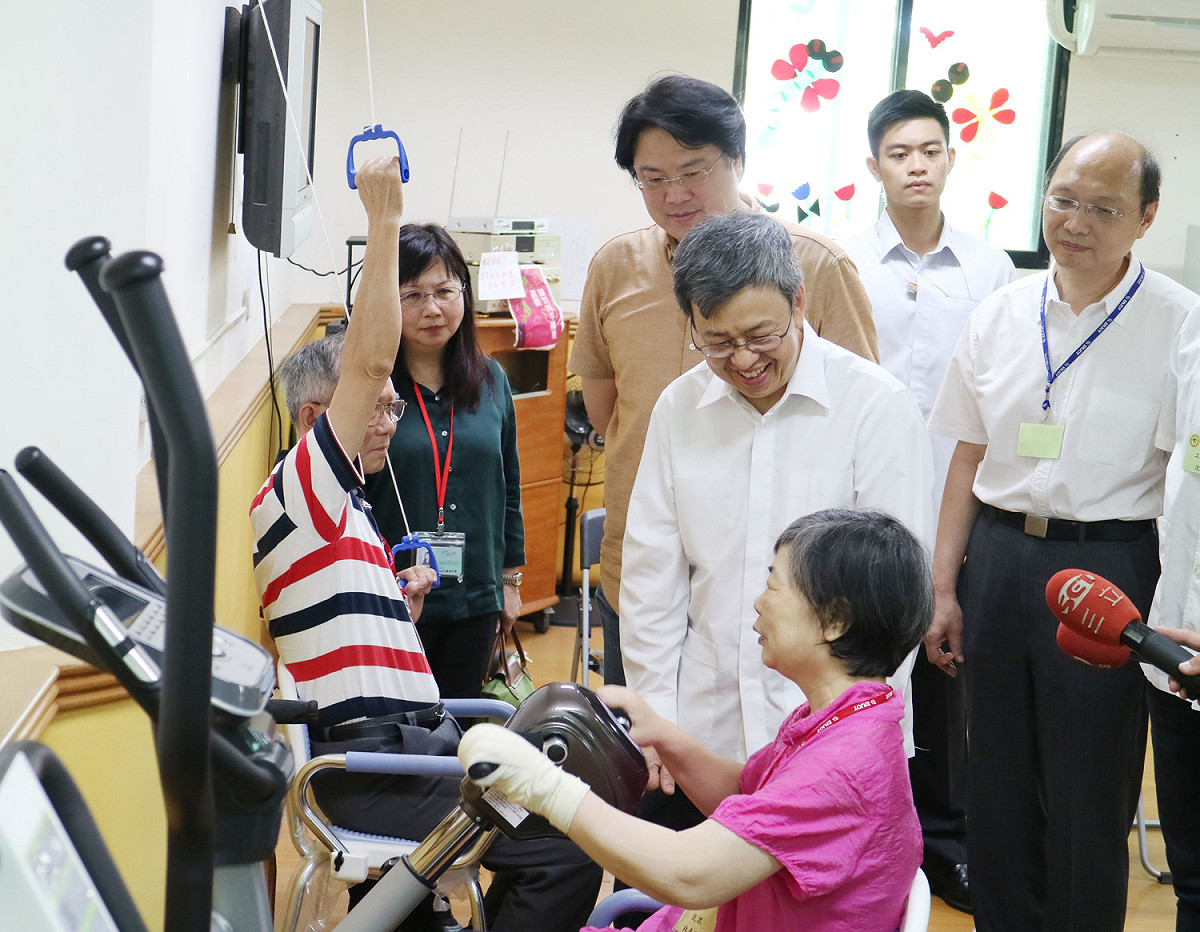副總統陳建仁今日訪視基隆長照中心。 圖 : 基隆市政府/提供