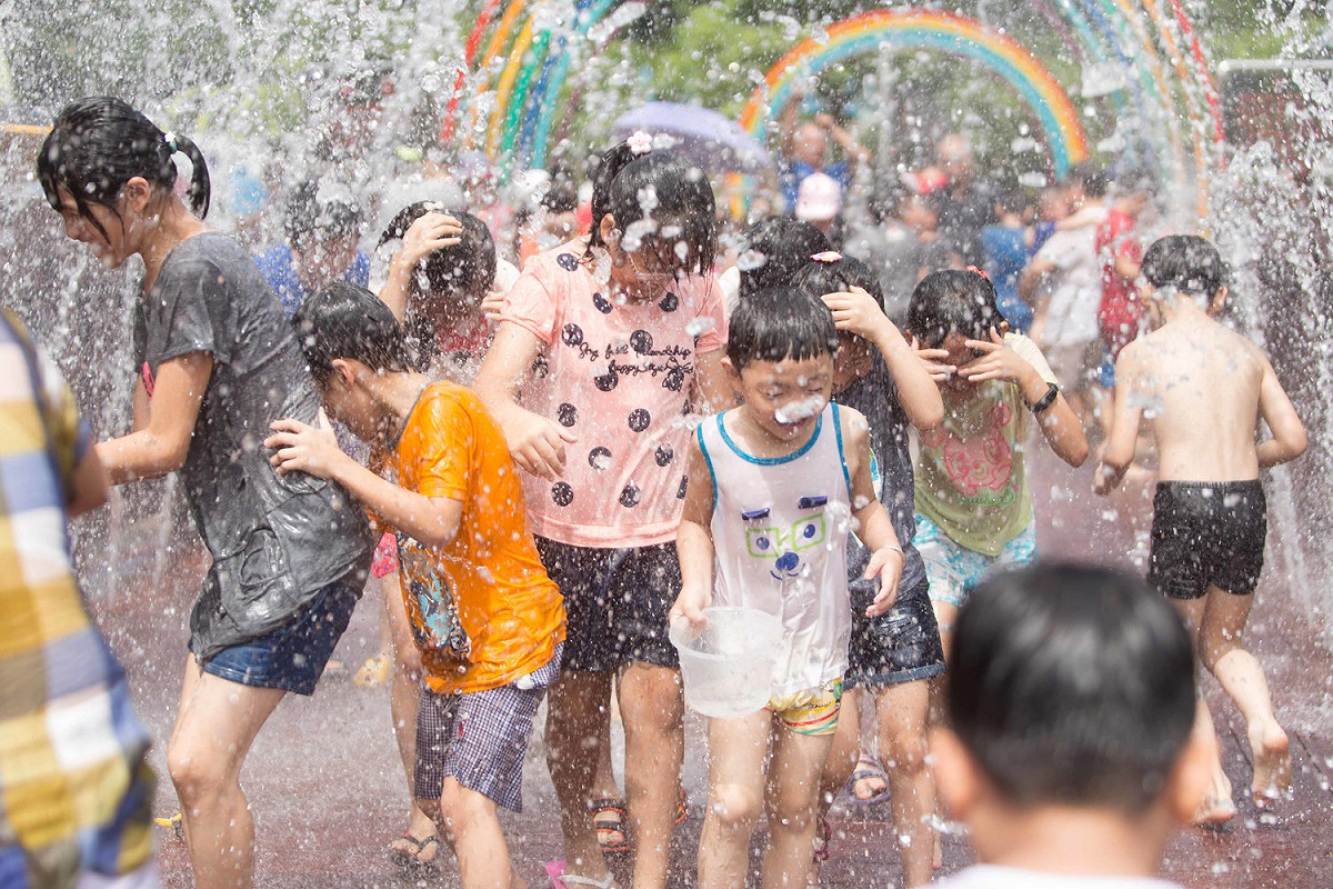 位於基隆的暖暖親水公園今天重新開放，而暖暖親水季活動也同步登場，現場不但有各種活動，還有免費冰淇淋能吃，吸引不少民眾前來參加，氣氛嗨到最高點！ 圖：基隆市政府／提供