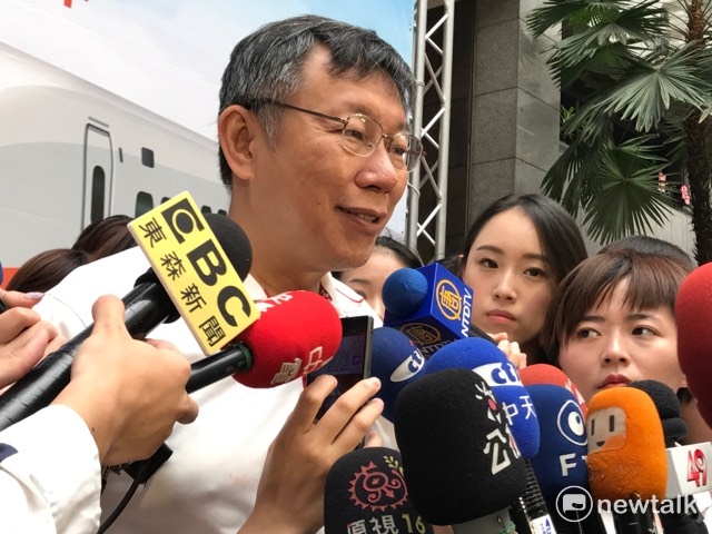 台北市長柯文哲上午參加世大運與台灣高鐵合作記者會，會後接受媒體聯訪。 圖 : 周煊惠／攝