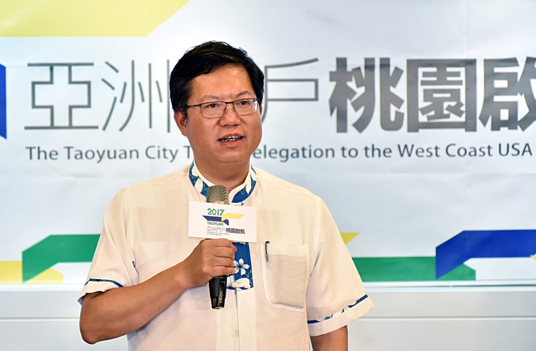 桃園市長鄭文燦得知昨日立法院三讀通過，出訪西雅圖時，發表對前瞻基礎建設計畫的看法，大談桃園建設。 圖：桃園市政府提供