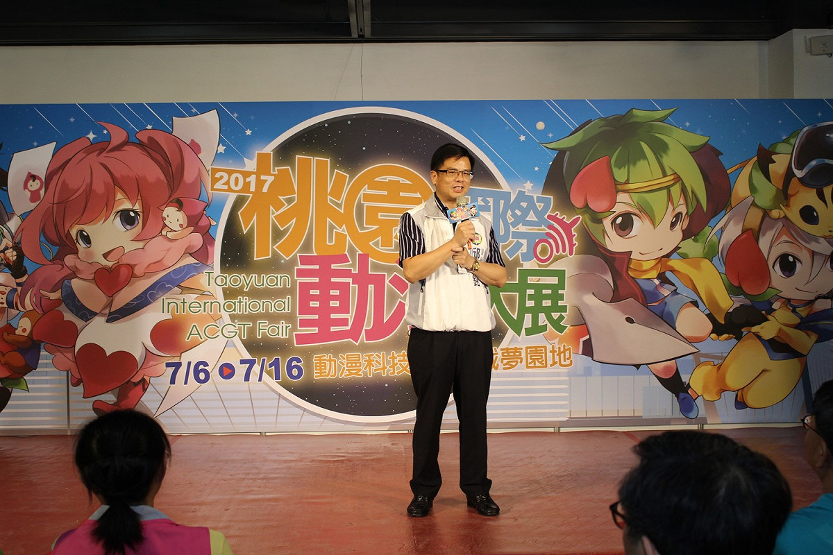 主持開幕典禮的桃園市副祕書長邱俊銘表示，桃園國際動漫大展已邁入第6屆！今年帶領民眾暢遊漫畫、動畫、遊戲、公仔ACGT四大元素之旅。 圖：桃園市政府／提供
