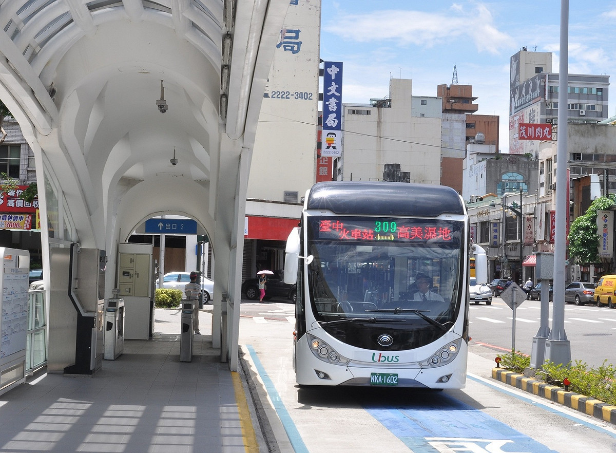 309公車從台中火車站出發，沿線行駛優化公車專用道，經靜宜大學後僅停靠犁分站，直達清水高美濕地。 圖 : 台中市政府/提供