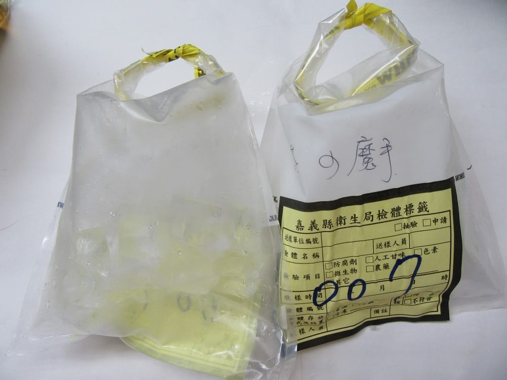 衛生局提醒民眾，選購飲冰品時，可留意現場環境衛生、容器清潔等，確保飲冰品食用安全，避免想消暑卻影響身體健康。 圖：嘉義縣政府提供