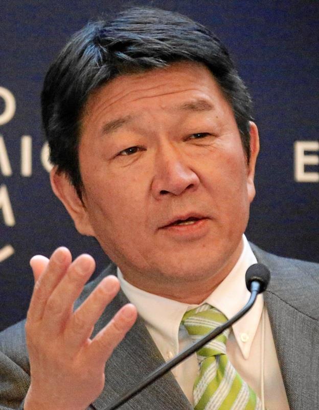 日本首相安倍晉三傳8月進行內閣改組，剛結束日歐EPA架構協議部長級協商的外務大臣岸田文雄將離開內閣，日媒推測前外務副大臣茂木敏充（圖）可能是接任人選。  （圖取自維基共享資源；作者為 Daffy123，CC BY-SA 2.0）
