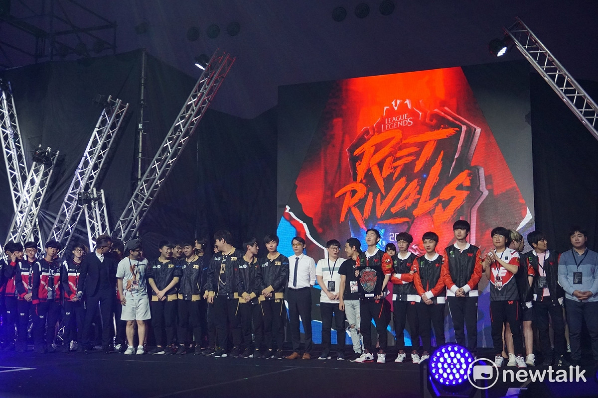 《英雄聯盟》亞洲對抗賽總決賽，中國賽區擊敗韓國賽區奪得首屆冠軍。 圖：蔡幸秀/攝