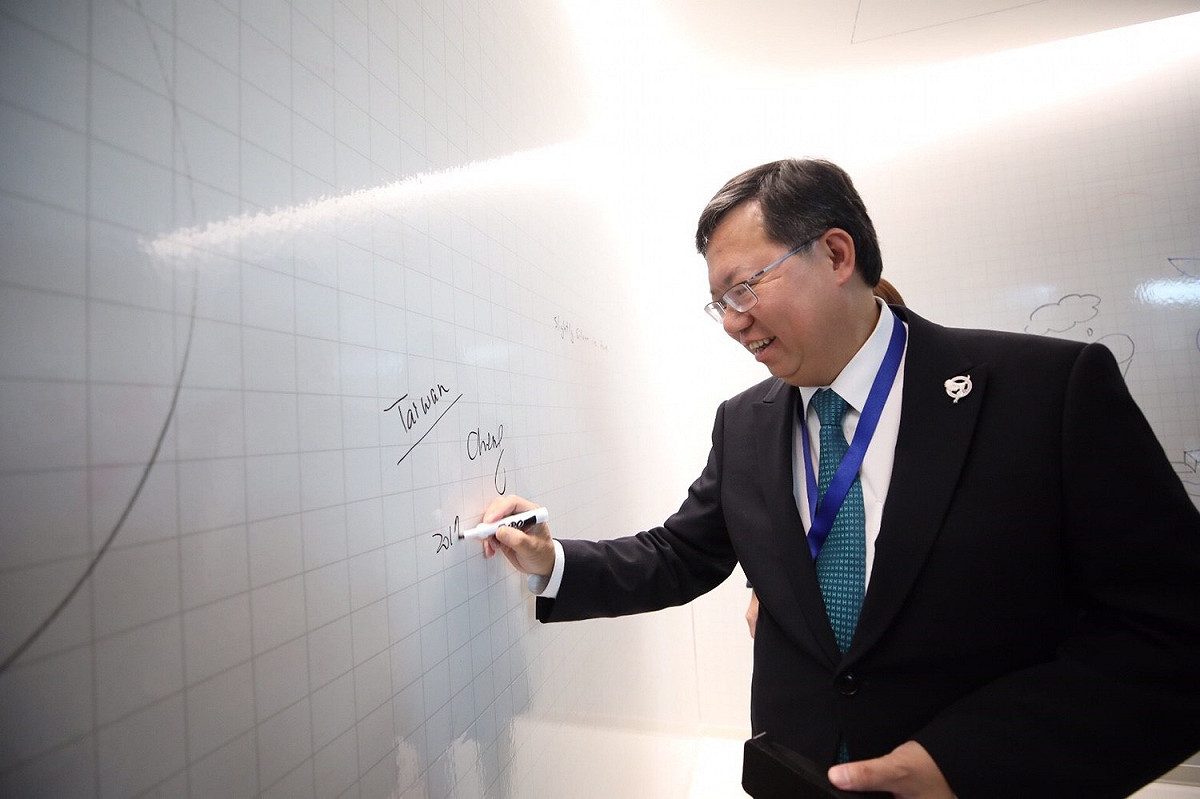 桃園市長鄭文燦率桃園市府「美西政經之旅」訪問團，於美西時間5日下午在西雅圖參訪微軟公司總部。 圖:桃園市政府提供