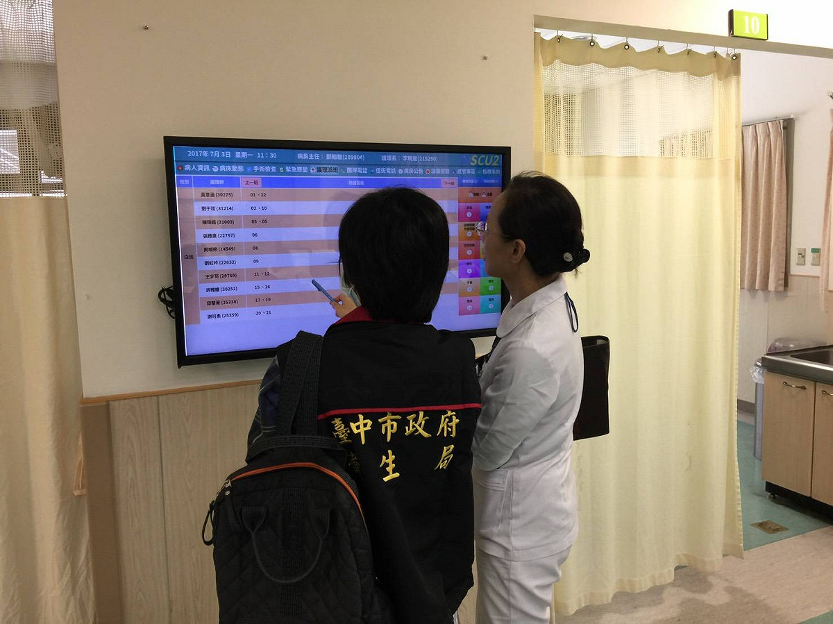 台中市衛生局人員至中國附醫執行抽查。 圖 : 台中市衛生局/提供