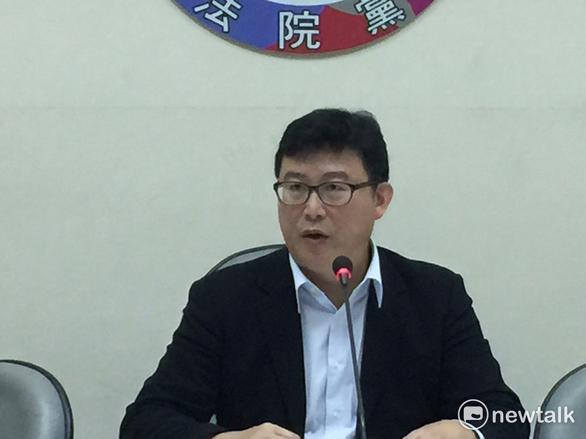 針對台北市長柯文哲民調高於總統蔡英文及準國民黨主席吳敦義一事，有意角逐下屆台北市長的綠委姚文智表示，好棒棒。 圖：林人芳／攝