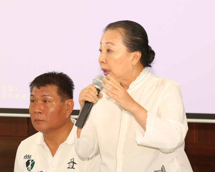 嘉義縣長張花冠今 (10) 日前往新港鄉公所與中央相關部會代表討論前瞻基礎建設計畫，並爭取與新港鄉相關的前瞻計畫和地方建設項目。 圖 : 嘉義縣政府/提供