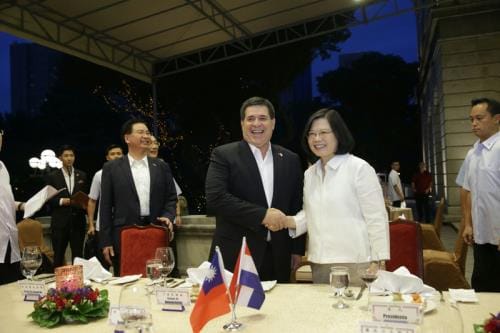 巴拉圭總統卡提斯（Horacio Cartes）今（11）日率團訪臺，進行為期3日之國是訪問，蔡英文總統晚間在臺北賓館設宴款待。 圖：總統府提供
