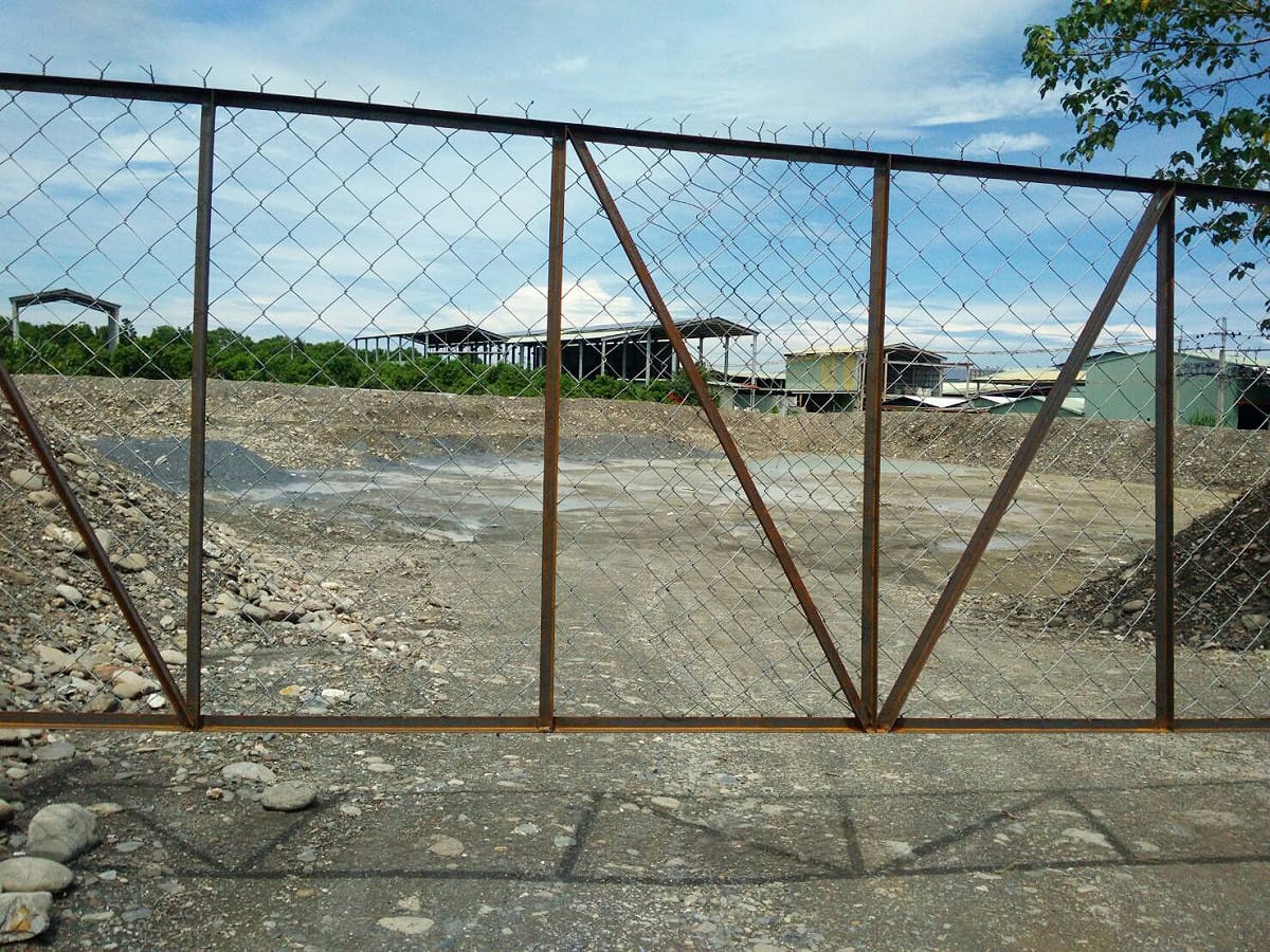 位於屏東縣瑪家鄉三和村的原住民保留地，近日爆出有業者非法整地，環保局人員已前往現場勘驗，並請業者立刻停工。 圖：屏東縣政府/提供
