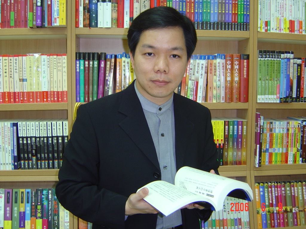 政府正在推動客語，不過，台藝大廣電系教授賴祥蔚踢爆，行政院客家委員會的「客語認證詞彙資料庫」官方網站，竟把客語的「晚安」寫成了「寬邦哇」，直接把日語認證成客語。 圖:翻攝自賴祥蔚臉書