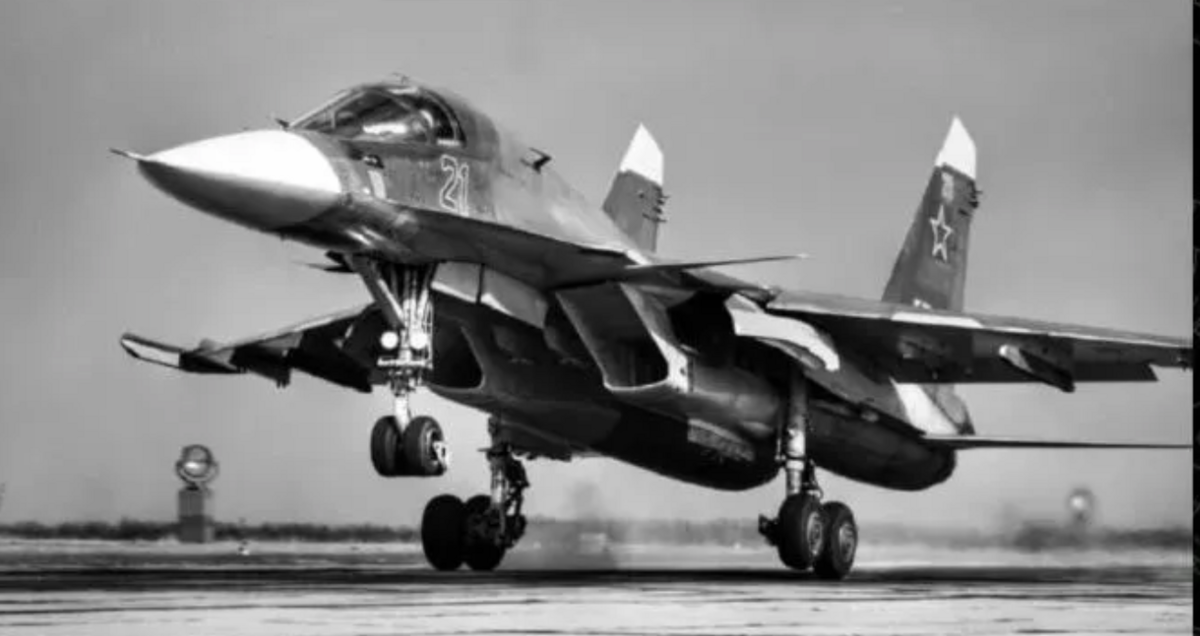 1 架 蘇-34 「鴨嘴獸」前線轟炸機在別爾哥羅德上空損失，其中俄軍頂尖飛行員熱尼亞和沃洛佳在這場飛行中死亡。 圖 : 翻攝自 騰訊網/鹰眼Defence