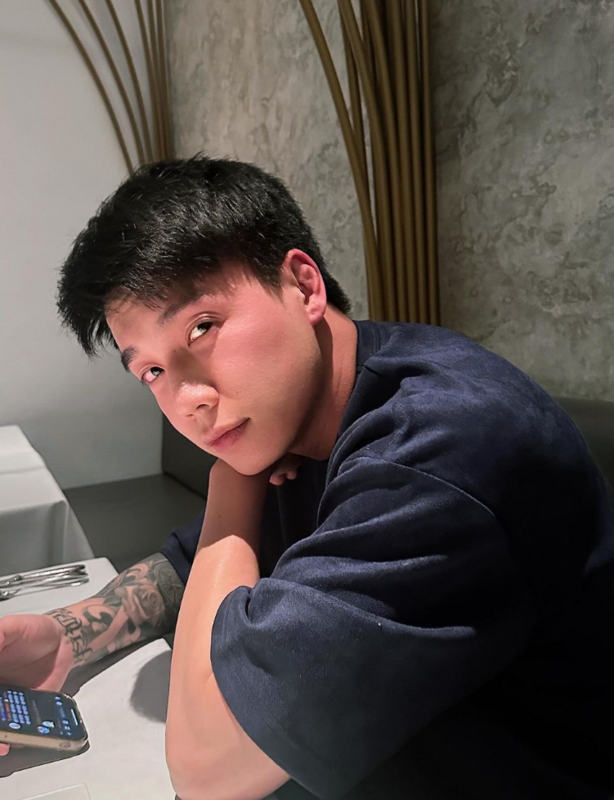 Toyz昨(7)日的直播卻臨時開天窗，工作人員也找不到人，讓外界質疑他是否落跑，不過在失聯超過16小時後出面道歉，強調絕無畏罪潛逃。 圖：取自Toyz IG