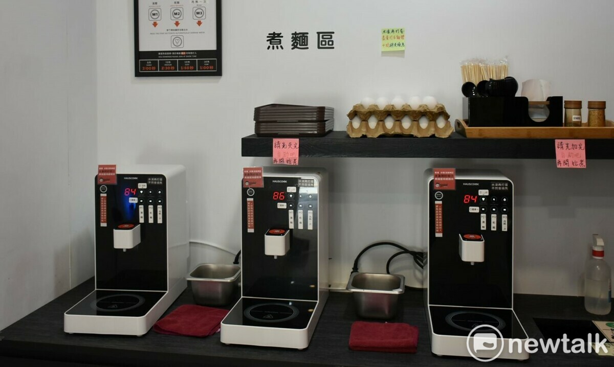 自助煮麵機操作方便。 圖：孫家銘攝