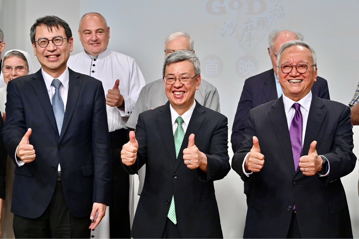 陳建仁出席「Oh My God之微笑福爾摩沙」節目首映會。 圖：行政院提供