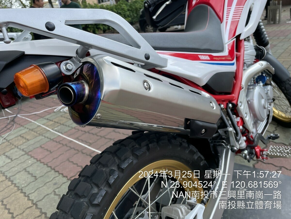 排氣管認證現場檢驗車輛。 圖：南投縣環保局/提供