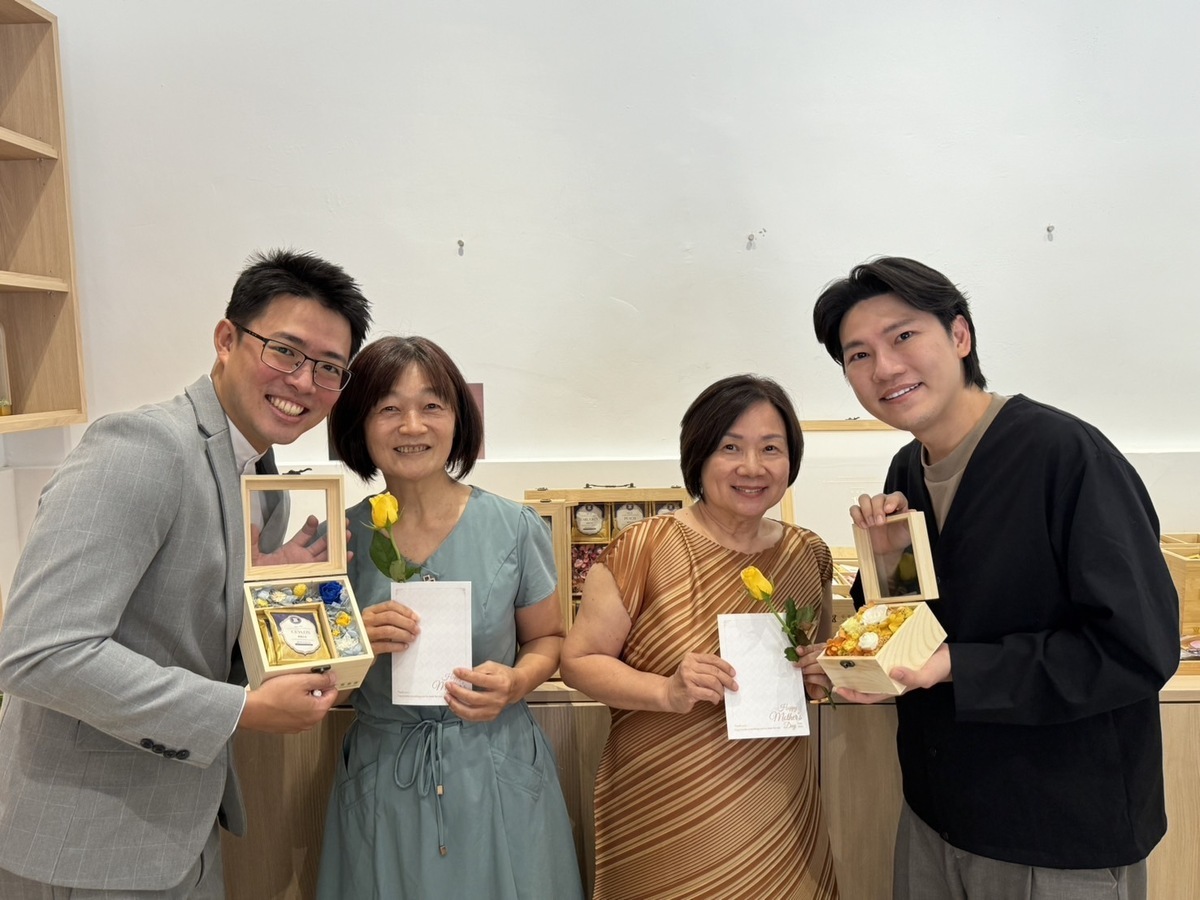 手作永生花送給媽媽表心意。 圖：花苑京文創工作室/提供