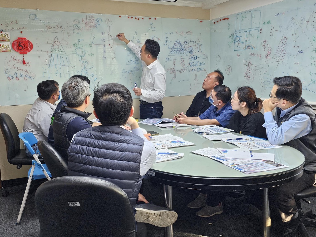 蘇俊賓親自主持跨局處合作防災減災會議。 圖：翻攝蘇俊賓臉書
