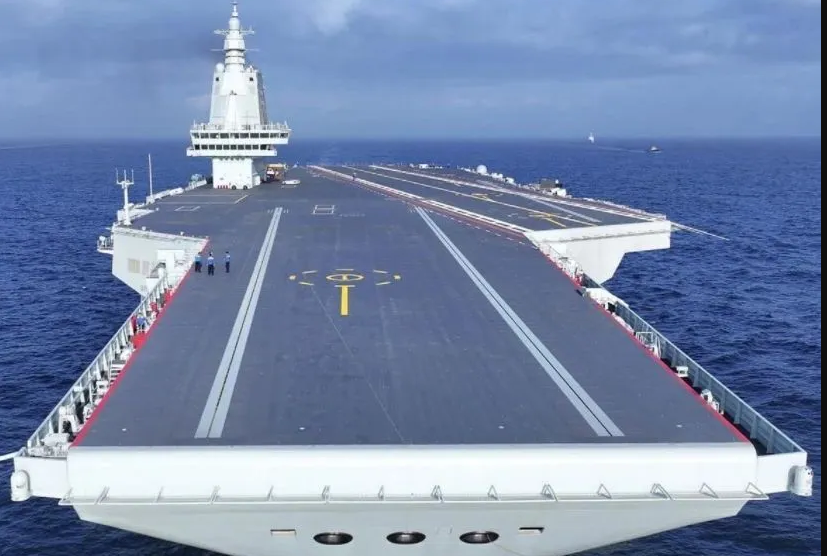 中國福建艦在結束首次海試後，吸引了全球關注。 圖 : 翻攝自騰訊網