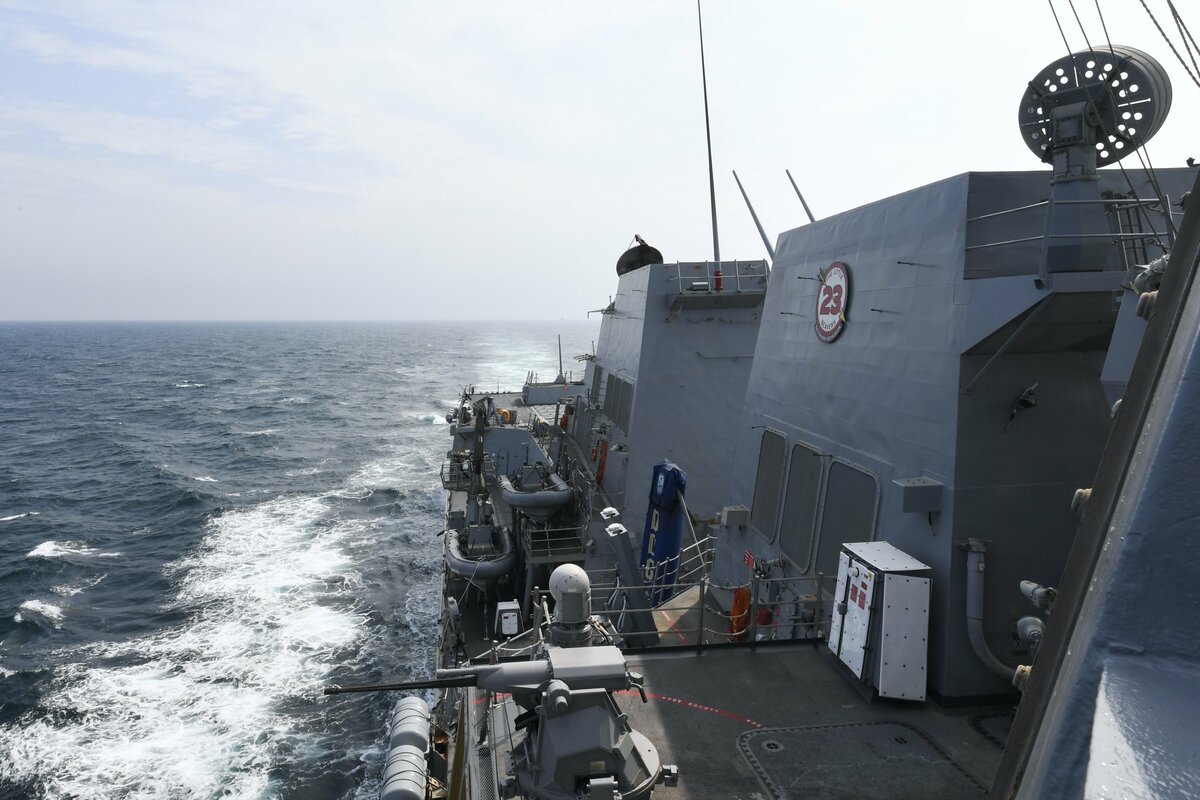 美國海軍「勃克級」驅逐艦「海爾賽號(USS Halsey DDG-97)」遭中國指控「非法闖入西沙群島領海範圍」。圖為官方公布8日穿越台灣海峽照片。 圖：翻攝「X」@US7thFleet