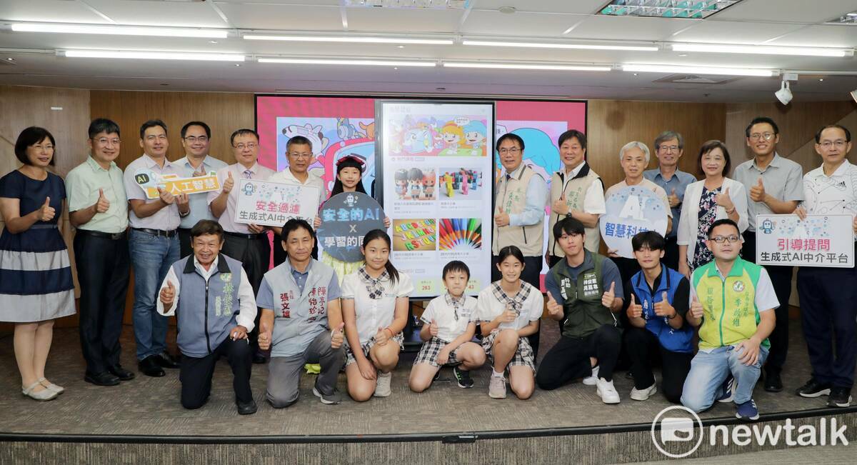 因應ChatGPT生成式AI（人工智慧）來臨，臺南市政府領先全國建置「AI數位學習平台」，為中小學師生提供安全的學習工具，今日舉行上線啟用記者會。 圖：台南市政府提供