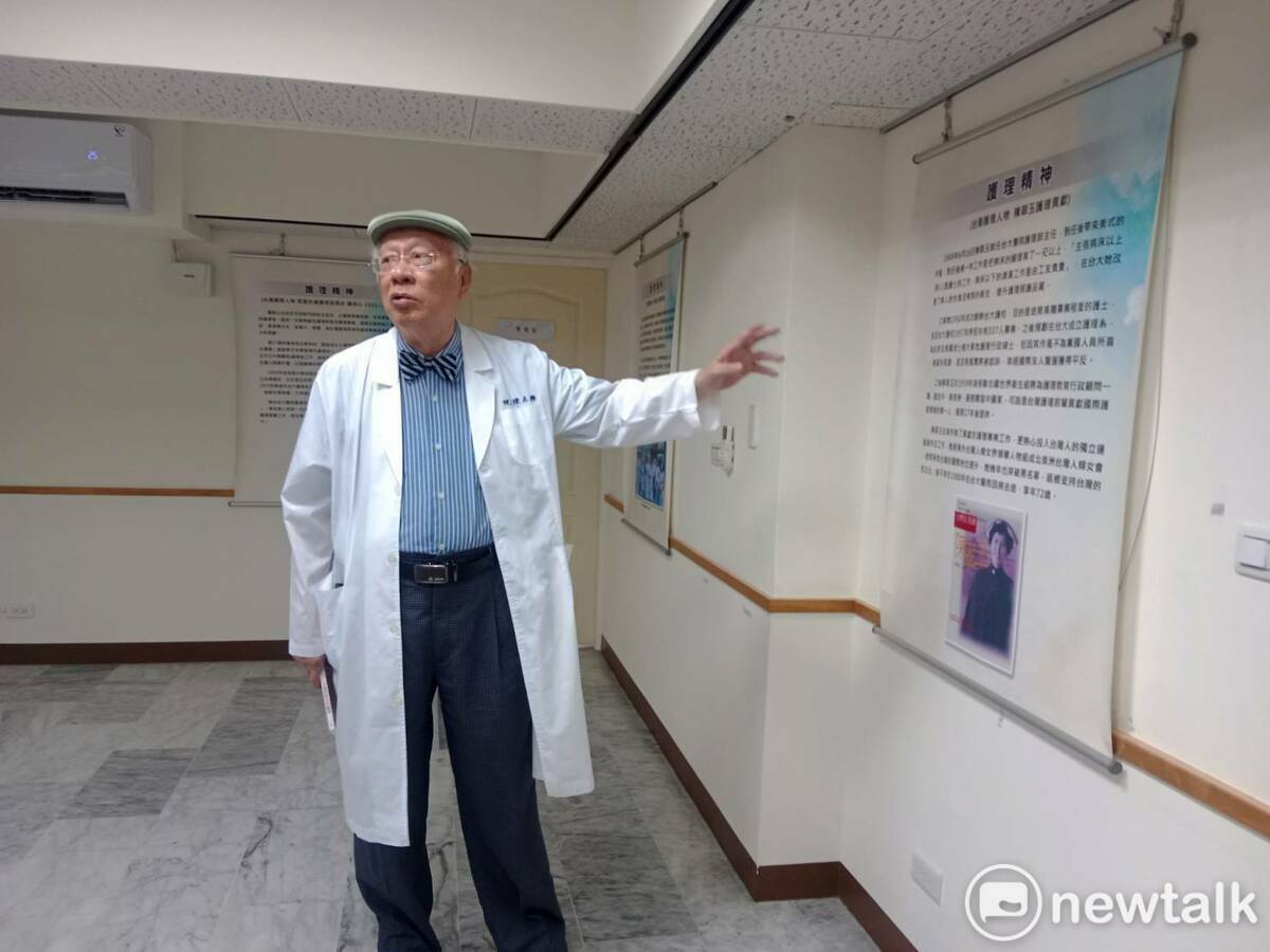 陳永興為台灣首次「護理發展史」展覽親自導覽。 圖：孫家銘攝（資料照片）